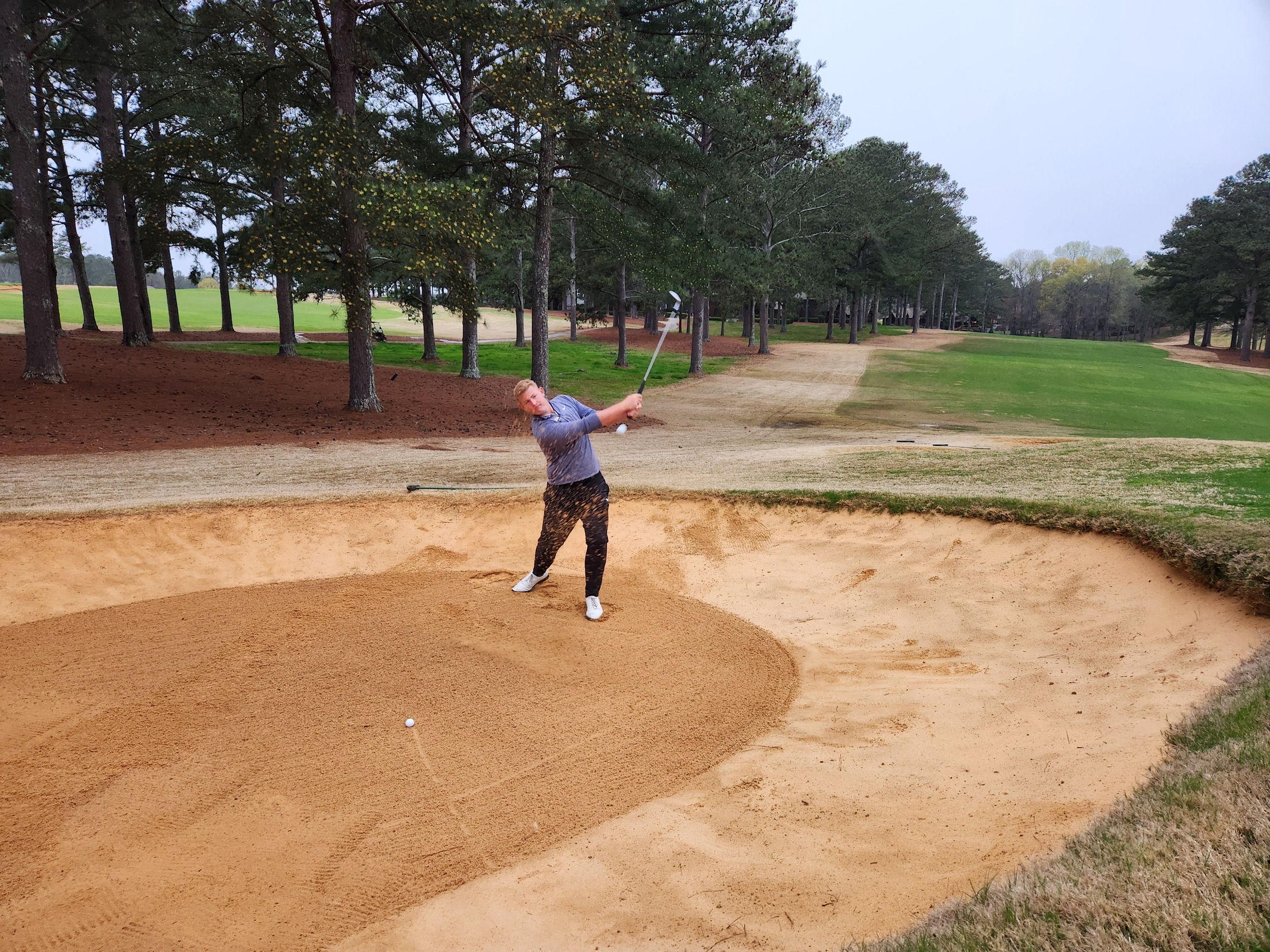 Cobra golfers finish 10th